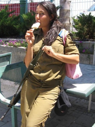 İsrail'in kadın askerleri sosyal medyayı sallıyor - Resim: 4
