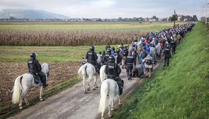 Mültecilerin zorlu yürüyüşü - Resim: 3