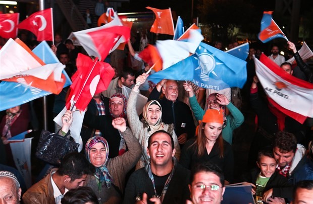 AK Parti seçmeni sokaklara döküldü - Resim: 1
