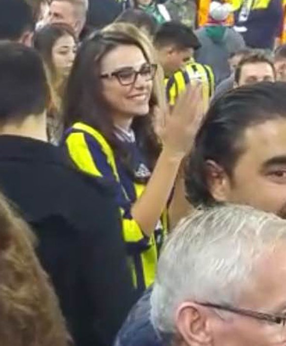 Tuvana Türkay,kalbini Fenerbahçeli Alper Potuk'a kaptırdı - Resim: 1