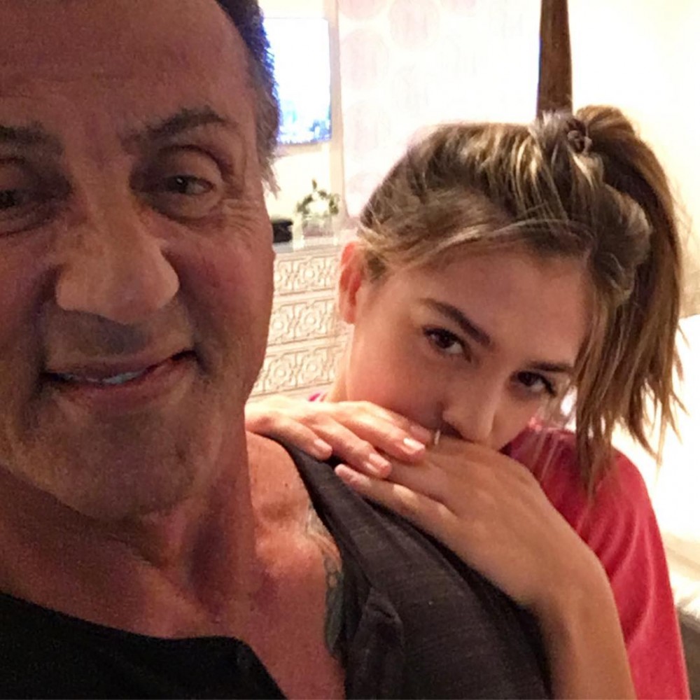 Sylvester Stallone'nin güzelliğiyle yürekleri dağlayan model kızı: Sistine Stallone - Resim: 2