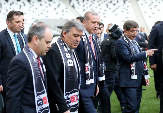 Vodafone Arena’da Erdoğan, Gül ve Davutoğlu top oynadı - Resim: 1