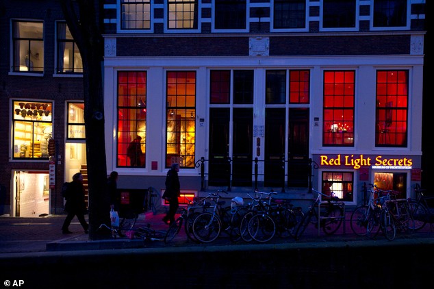 Amsterdam'daki Kırmızı Fener Sokağı'nın sırları - Resim: 1