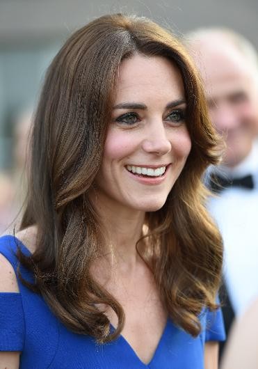 Kate Middleton'un mavi elbisesi olay oldu - Resim: 3