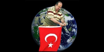 Balkondaki bayrak asan dayı: Salih Tahtalıoğlu - Resim: 2