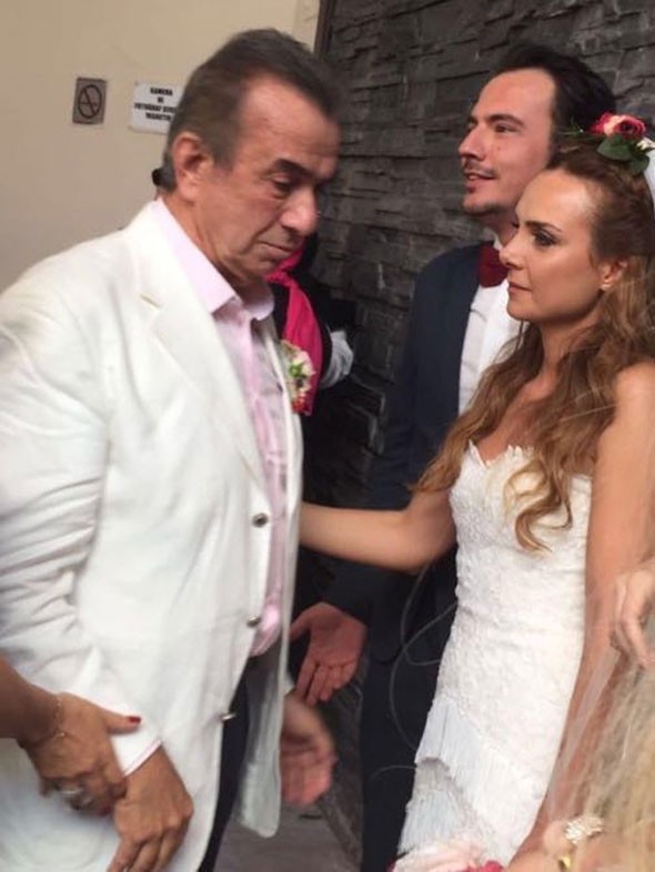 Erhan Yazıcıoğlu kızı Burçak Yazıcıoğlu'nu evlendirdi - Resim: 1