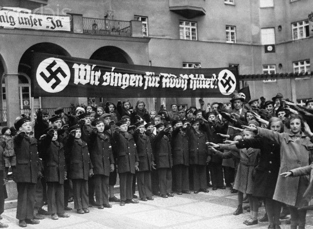 Milyonlarca insanın katili Adolf Hitler'in 17 propaganda afiş ve pankartı - Resim: 4