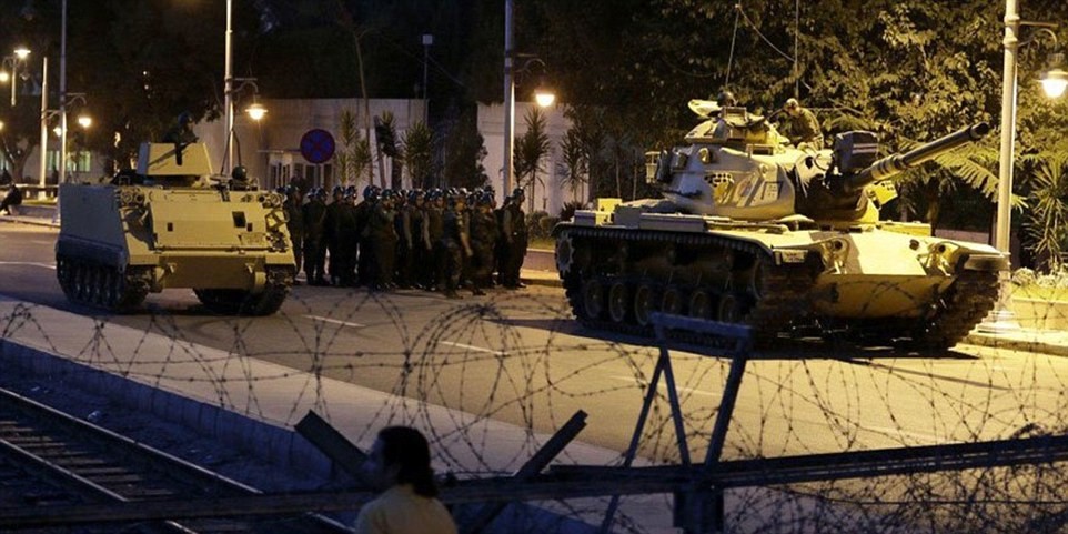 İstanbul'da askeri darbe girişimi görüntüleri - Resim: 3