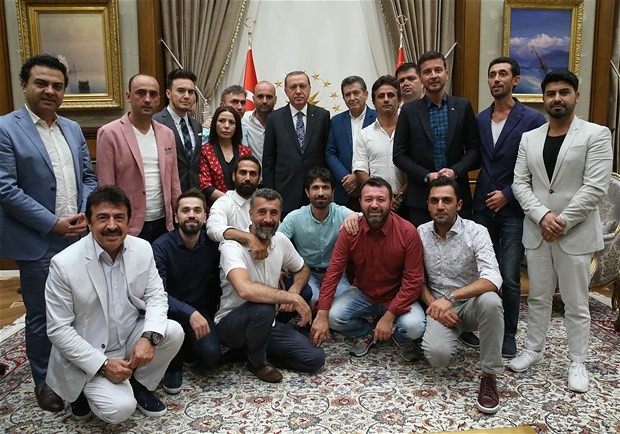 Cumhurbaşkanı Erdoğan sanatçıları kabul etti - Resim: 2