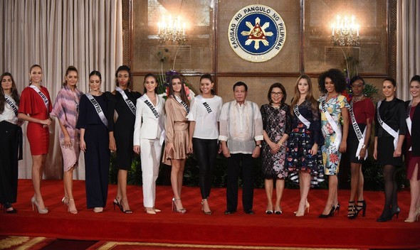 Filipinler Devlet Başkanı Duterte, güzelleri görünce heyecanlandı - Resim: 1