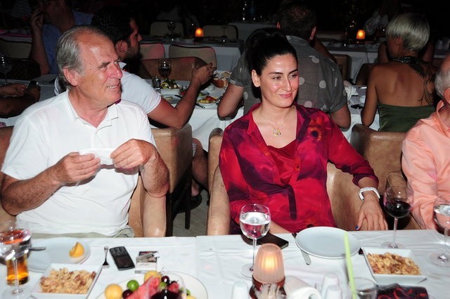 Mustafa Denizli eşi Evin Elçi ile gündeme oturdu - Resim: 4