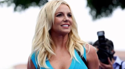 Britney Spears'ın Las Vegas kurbanları için yaptığı suluboya tablosuna alkış ve eleştiri - Resim: 1