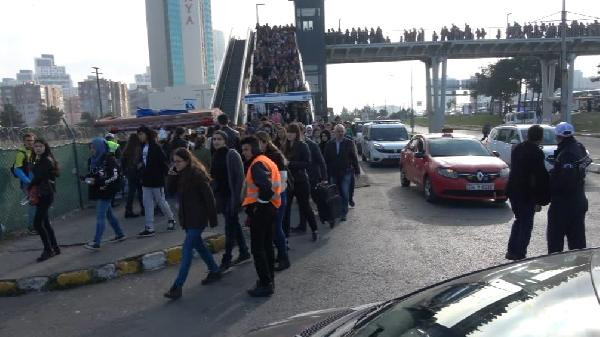 Binlerce kişi TÜYAP İstanbul Kitap Fuarı'na akın etti! İlginç görüntüler - Resim: 2
