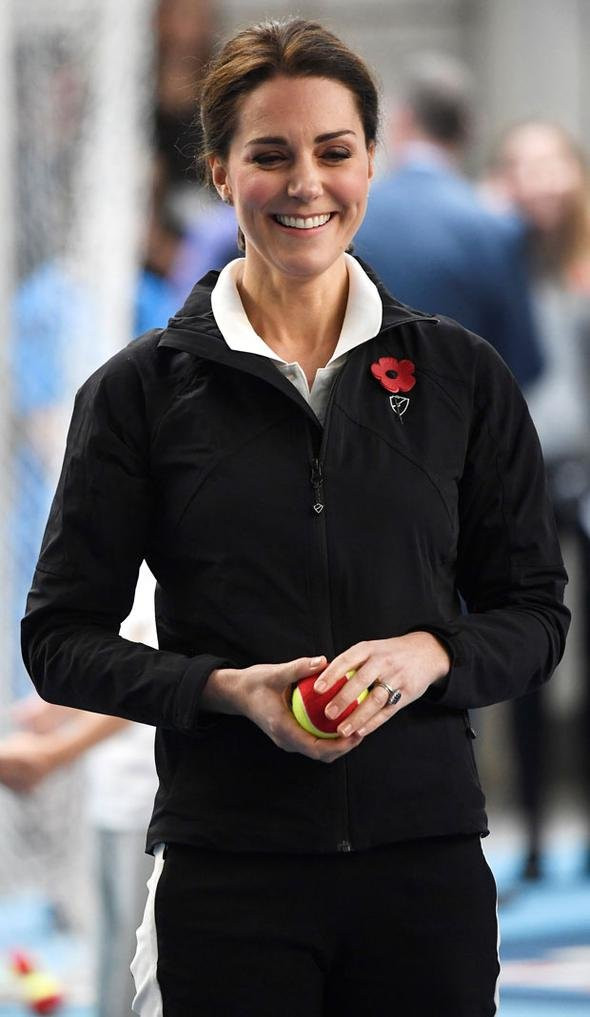 Tenis oynayan Kate Middleton'a eleştiriler - Resim: 2
