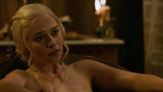 Game of Thrones oyuncusu Emilia Clarke'ın çıplak sahne isyanı - Resim: 1