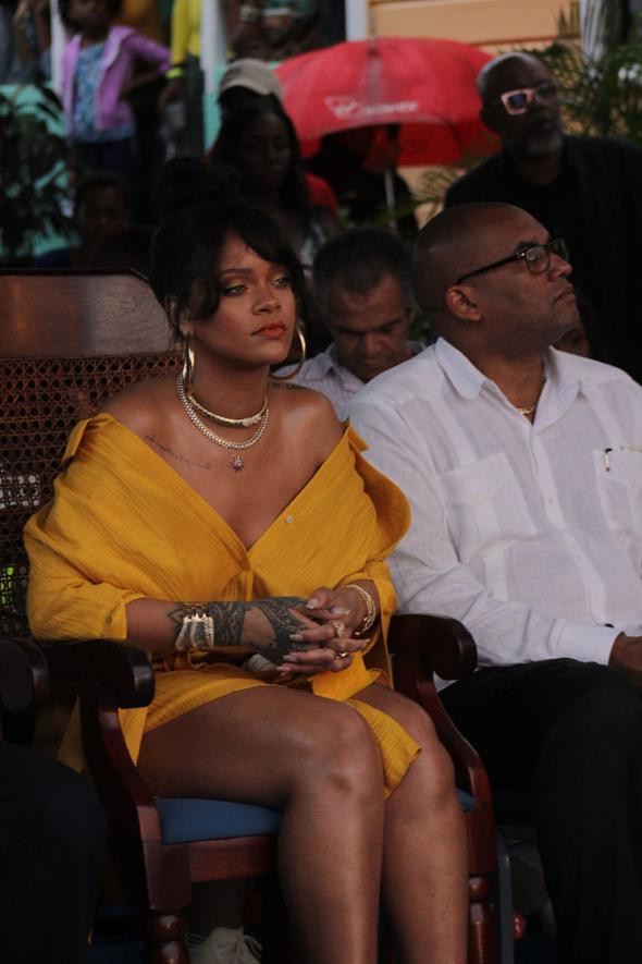 Rihanna aldığı kiloları takmıyor - Resim: 1