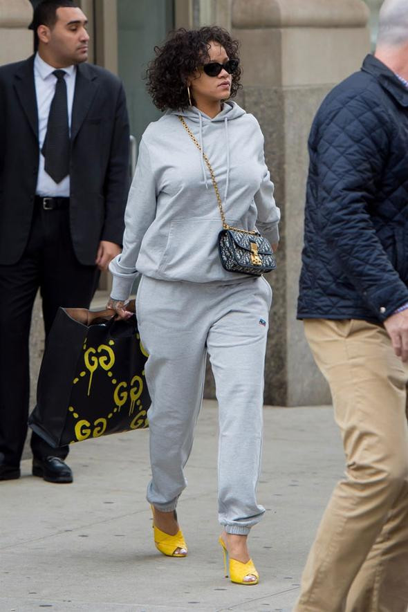 Rihanna aldığı kiloları takmıyor - Resim: 3