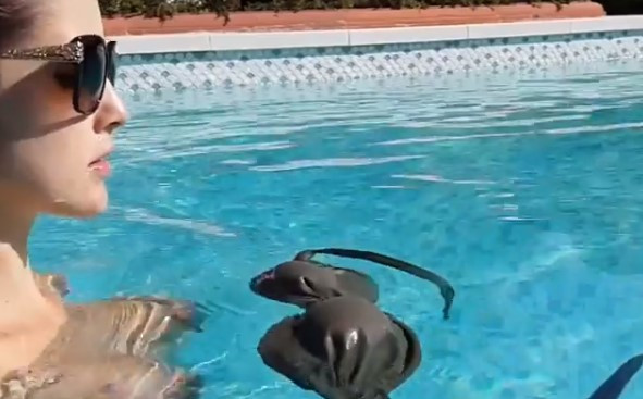 Amanda Cerny'den yürek hoplatan havuz videosu! - Resim: 3