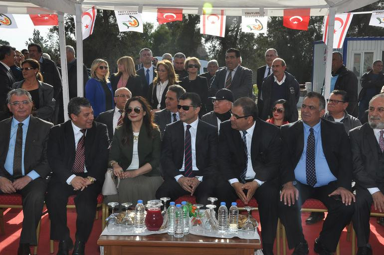 Başbakan'ın 34 beden sevgilisi Kıbrıs'ı karıştırdı - Resim: 4