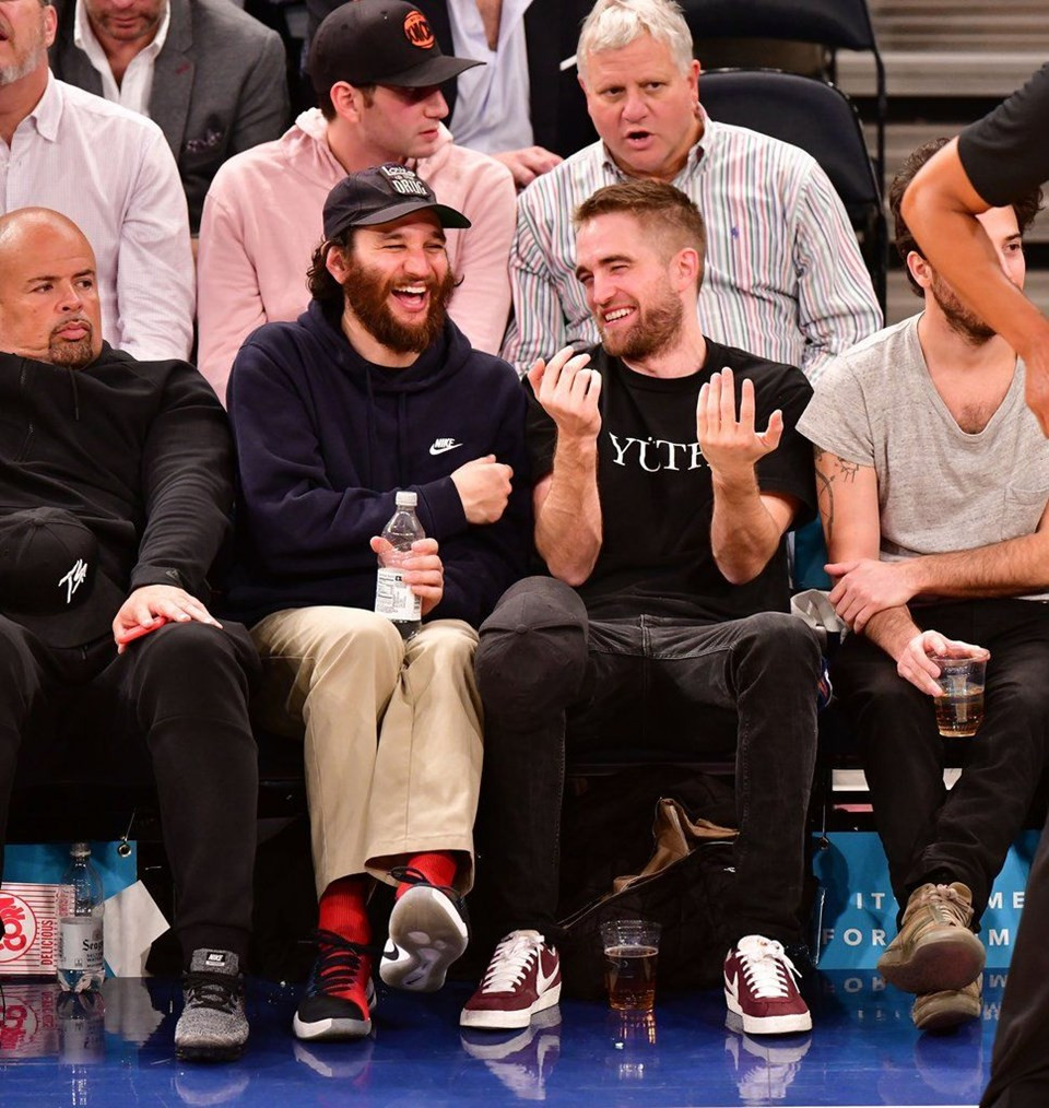 Ünlü oyuncu Robert Pattinson NBA maçına bakışlarıyla damga vurdu - Resim: 3