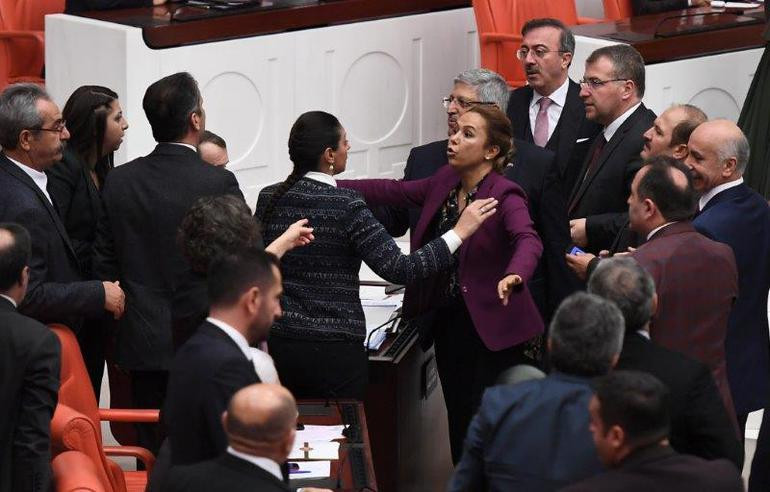 AKP ile HDP'nin kavgası Meclis'i karıştırdı! İlknur İnceöz Garo Paylan'ın üzerine yürüdü - Resim: 4