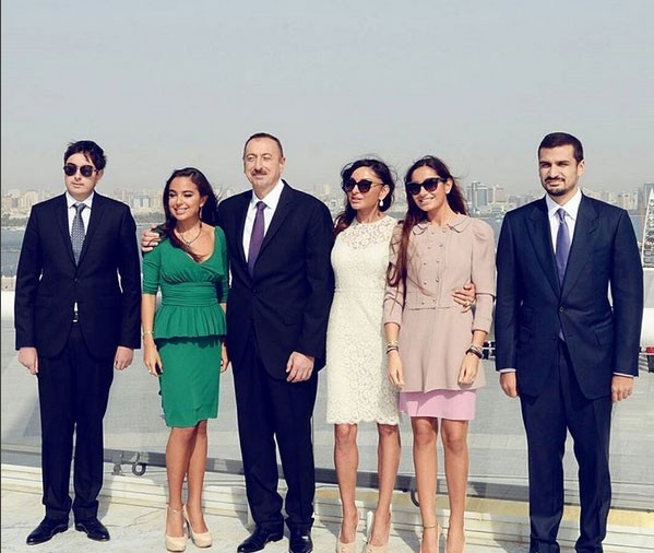 İlham Aliyev'i kadınlar mı yönetiyor? - Resim: 2