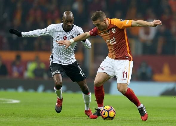 Galatasaray - Beşiktaş derbisinde objektiflere takılan olay görüntü! - Resim: 3