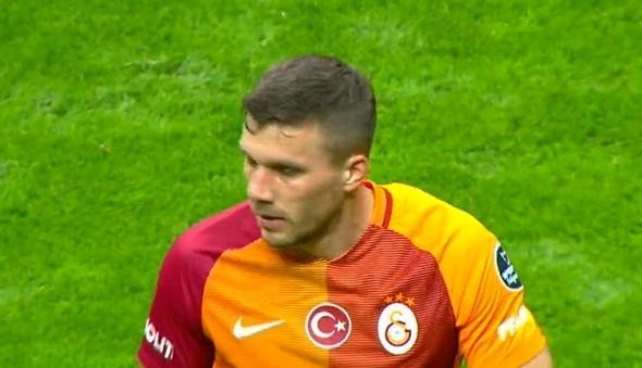 Galatasaray - Beşiktaş derbisinde objektiflere takılan olay görüntü! - Resim: 4