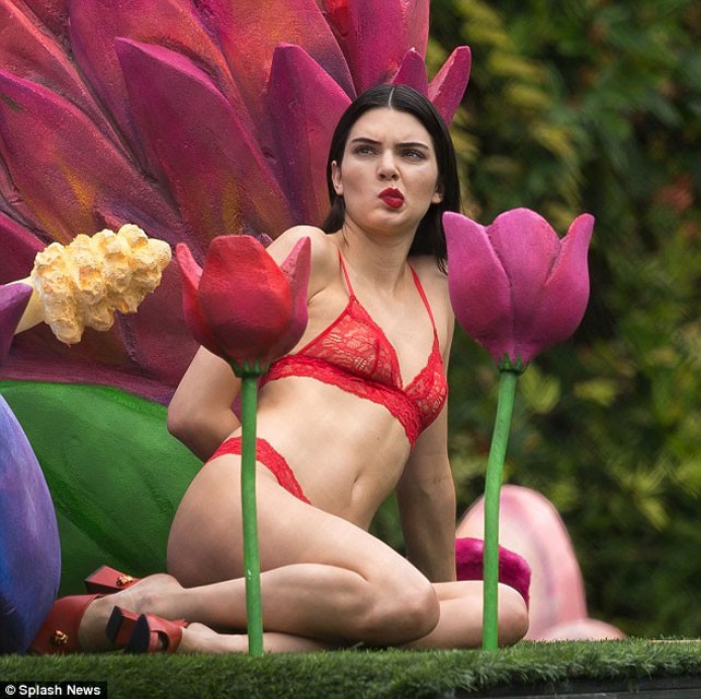Kendall Jenner'in Miami'deki gizli fotoğraf çekimleri ortaya çıktı - Resim: 3