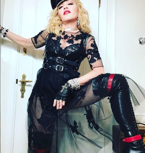 Madonna Mevlana’ya kulak verdi - Resim: 1