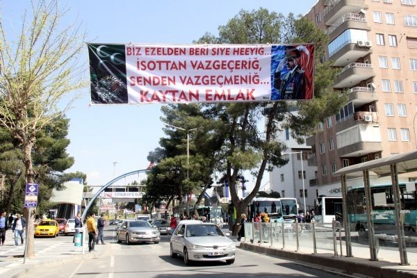 Şanlıurfa'da asılan Erdoğan pankartı olay oldu - Resim: 2