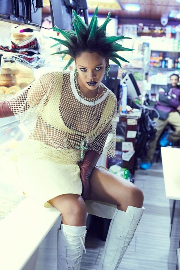 Rihanna'dan ilginç pozlar - Resim: 1