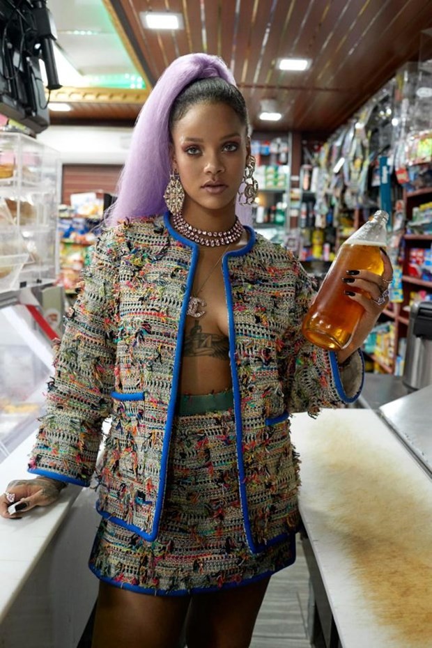 Rihanna'dan ilginç pozlar - Resim: 4