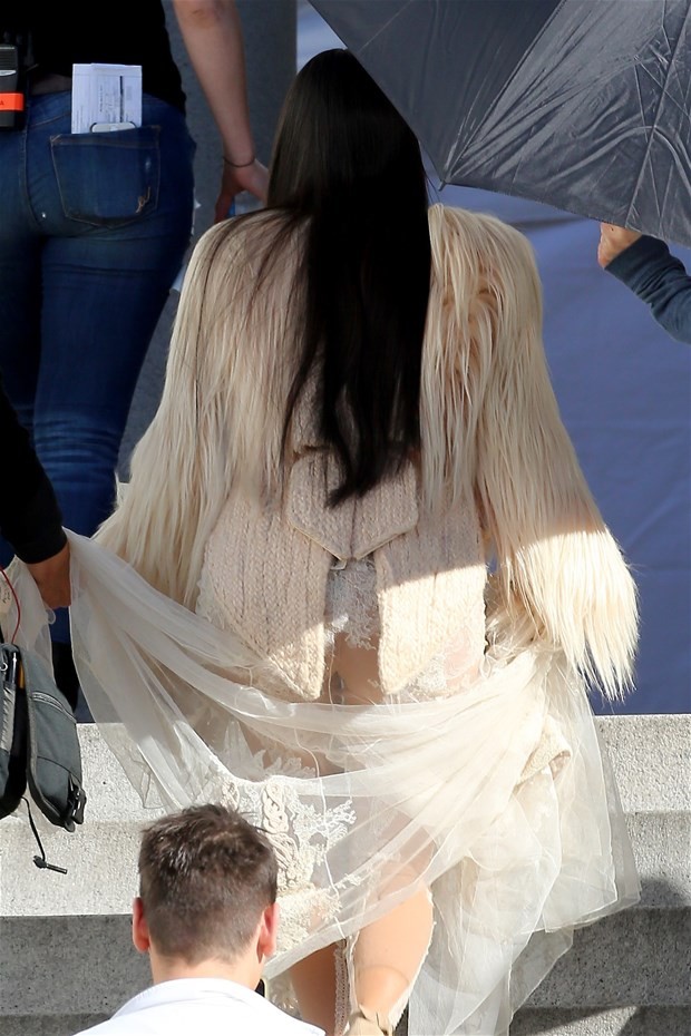 Kim Kardashian'ın giydiği elbise olay oldu! - Resim: 3