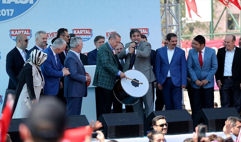 Erdoğan mitingde davul çaldı - Resim: 3