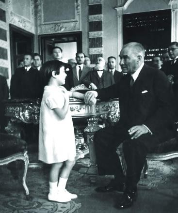 Mustafa Kemal Atatürk'ün çocuklarla fotoğrafları - Resim: 3