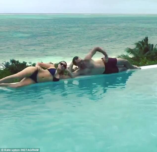 ABD'li model Kate Upton, nişanlısı ile tatilde - Resim: 1