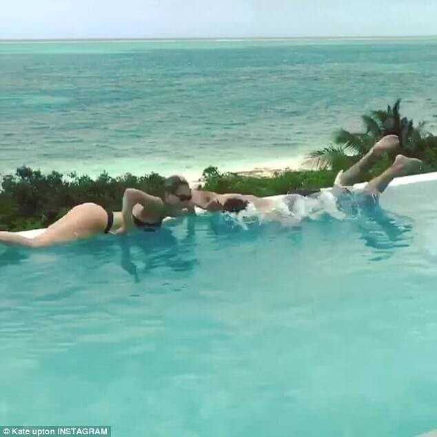 ABD'li model Kate Upton, nişanlısı ile tatilde - Resim: 2