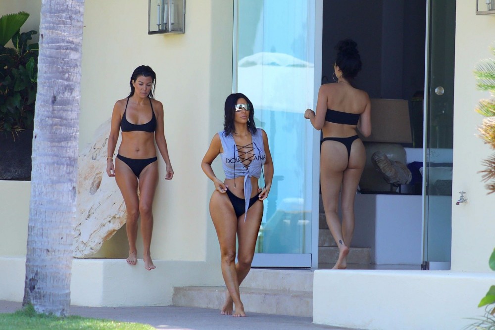 Kim Kardashian ve Kourtney Kardashian'ın Meksika tatili - Resim: 2