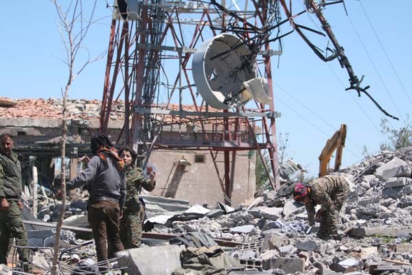 Türk jetlerinin bombaladığı Sincar'da ABD-PKK fotoğrafları - Resim: 4