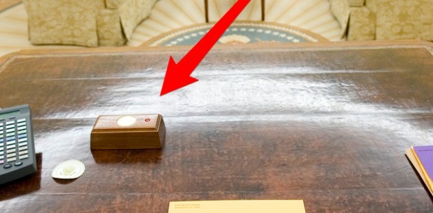 Trump'ın masasındaki kırmızı buton dikkat çekti - Resim: 4