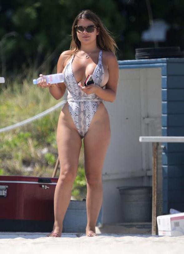 Rusya'nın Kim Kardashian'ı Anastasia Kvitko'dan plaj kareleri - Resim: 3