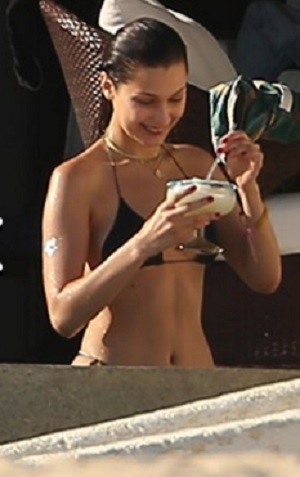 Bella Hadid tatilde bikinisiyle yakalanırsa - Resim: 3