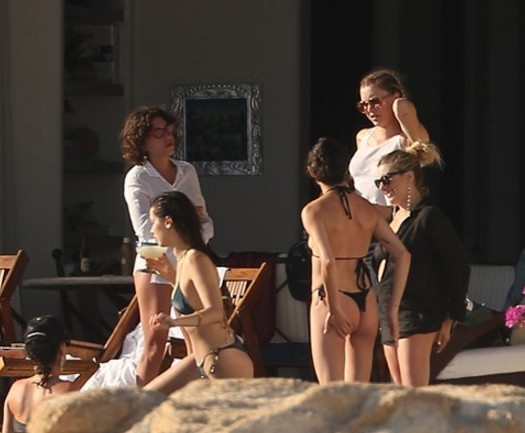 Bella Hadid tatilde bikinisiyle yakalanırsa - Resim: 4