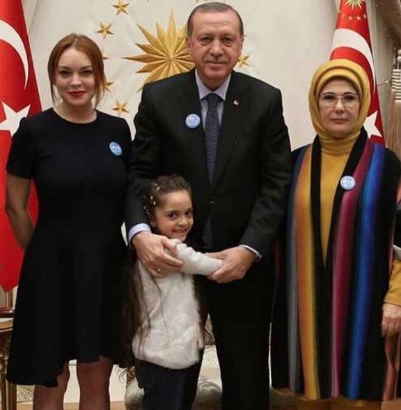 Lindsay Lohan'ın burkinili halini şaşkına çevirdi - Resim: 1