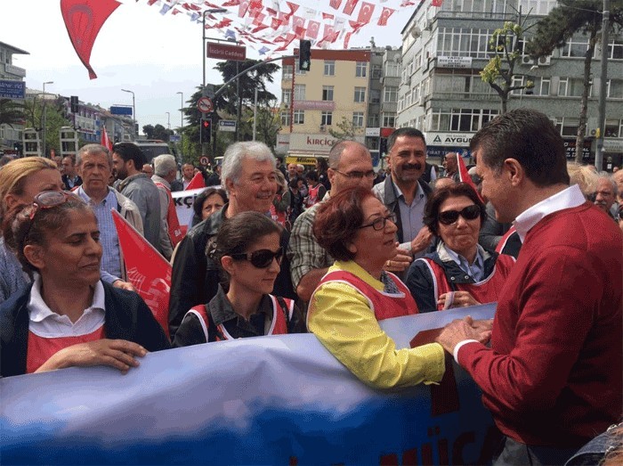 Mustafa Sarıgül CHP'lilerle birlikte 1 Mayıs kutlamalarına katıldı - Resim: 1