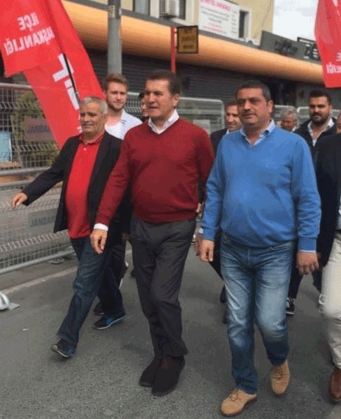 Mustafa Sarıgül CHP'lilerle birlikte 1 Mayıs kutlamalarına katıldı - Resim: 2