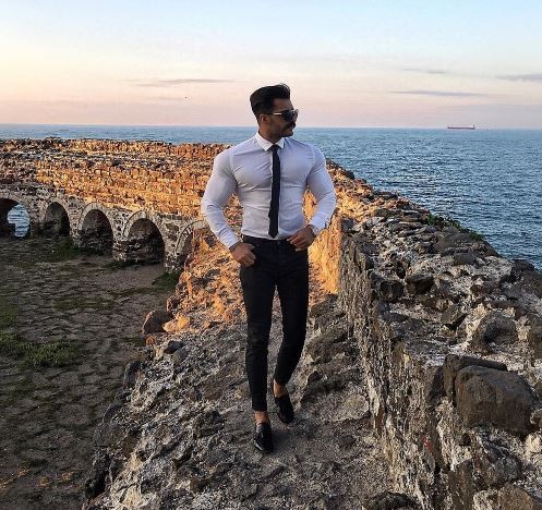 Türk delikanlı erkeğin yeni trendi: Tesbih, dar gömlek, bilek üstü dar pantolon modası - Resim: 3