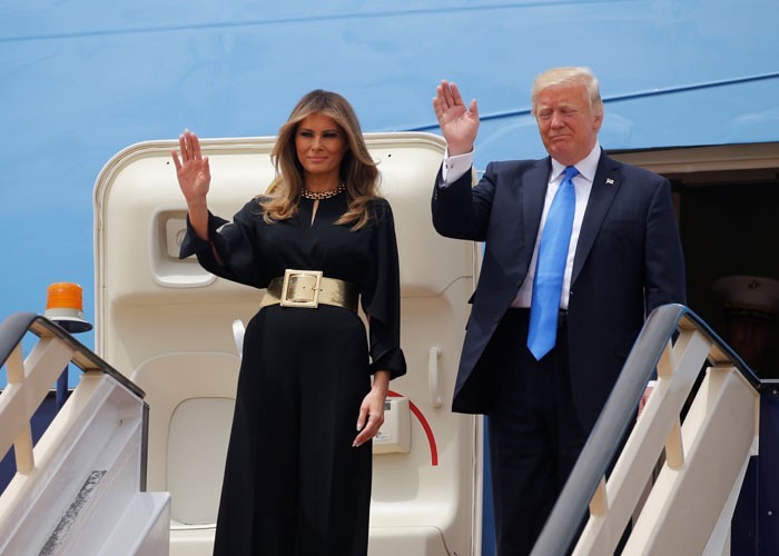 Melania Trump'ın Suudi Arabistan'da giydiği kıyafet olay oldu - Resim: 2