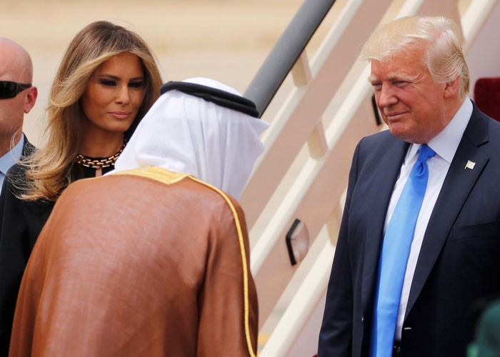 Melania Trump'ın Suudi Arabistan'da giydiği kıyafet olay oldu - Resim: 3